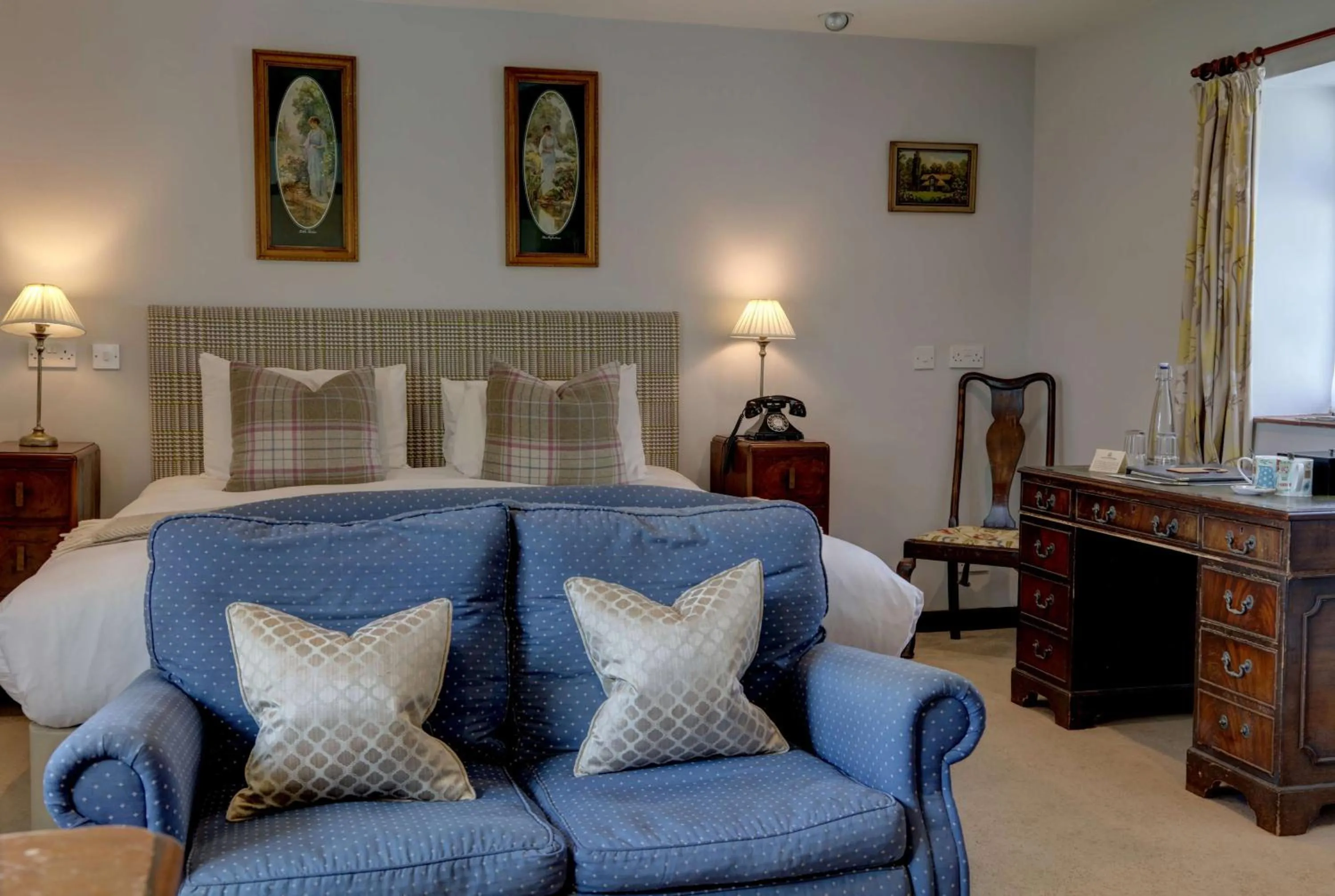 Photo of the whole room, Bed in The Moonraker Hotel