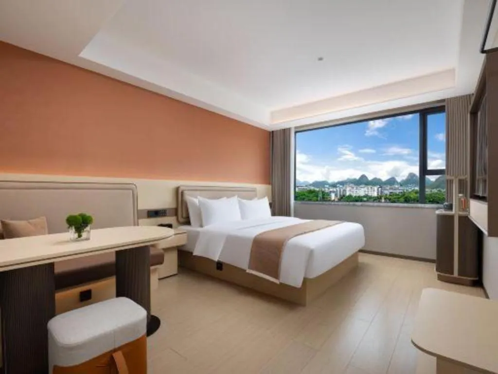 Bed in Immersing Hotel Guilin Two Rivers and Four Lakes Dongxi Alley