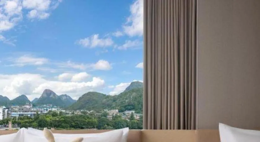 Bed in Immersing Hotel Guilin Two Rivers and Four Lakes Dongxi Alley