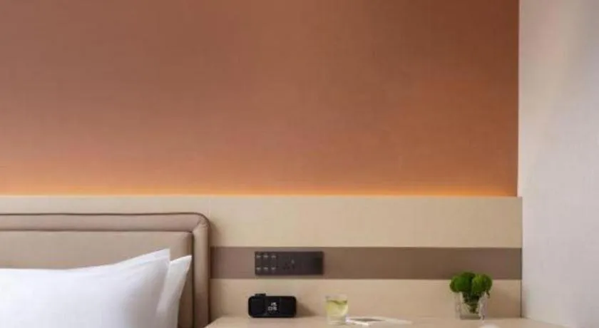 Bed in Immersing Hotel Guilin Two Rivers and Four Lakes Dongxi Alley