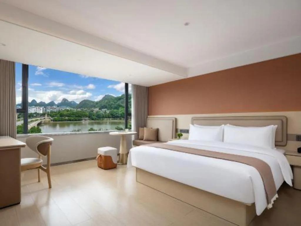 Bed in Immersing Hotel Guilin Two Rivers and Four Lakes Dongxi Alley