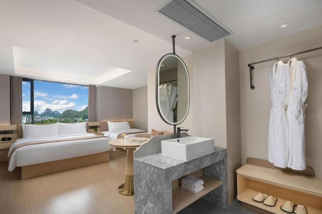 Bed in Immersing Hotel Guilin Two Rivers and Four Lakes Dongxi Alley