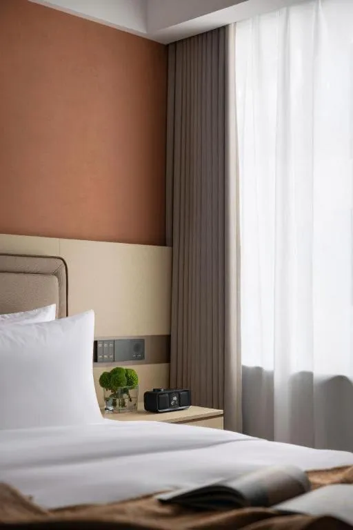 Bed in Immersing Hotel Guilin Two Rivers and Four Lakes Dongxi Alley