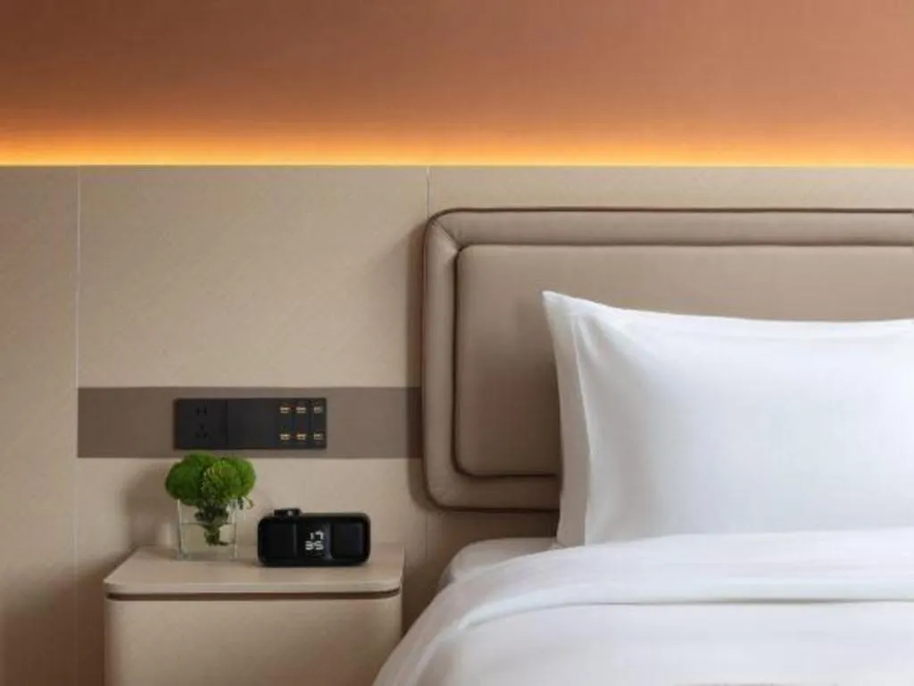 Bed in Immersing Hotel Guilin Two Rivers and Four Lakes Dongxi Alley