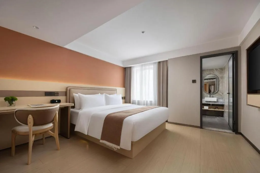 Bed in Immersing Hotel Guilin Two Rivers and Four Lakes Dongxi Alley