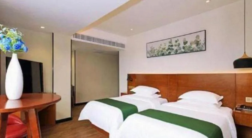 Bed in Immersing Hotel Guilin Two Rivers and Four Lakes Dongxi Alley