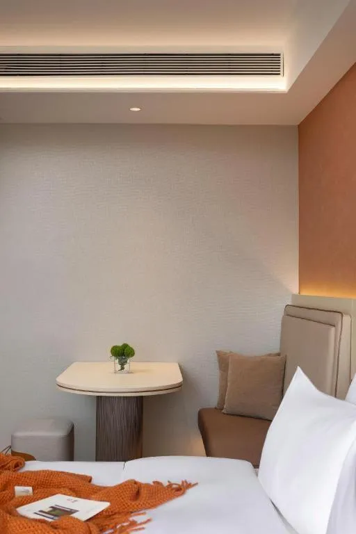 Bed in Immersing Hotel Guilin Two Rivers and Four Lakes Dongxi Alley