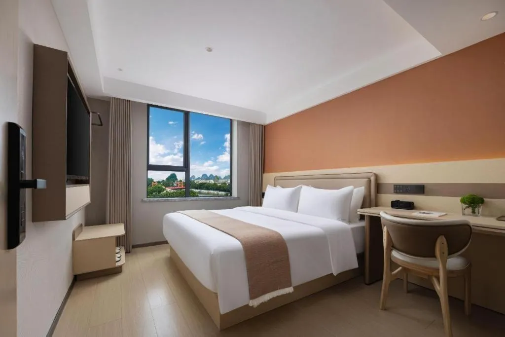 Bed in Immersing Hotel Guilin Two Rivers and Four Lakes Dongxi Alley