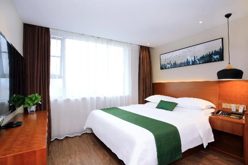 Bed in Immersing Hotel Guilin Two Rivers and Four Lakes Dongxi Alley