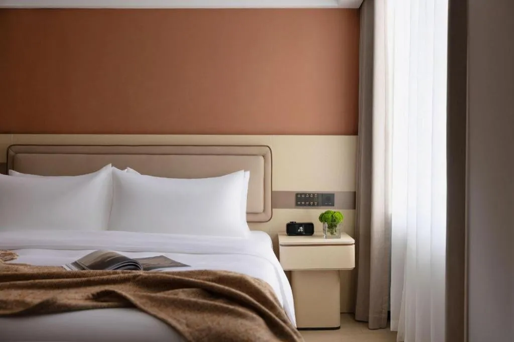 Bed in Immersing Hotel Guilin Two Rivers and Four Lakes Dongxi Alley