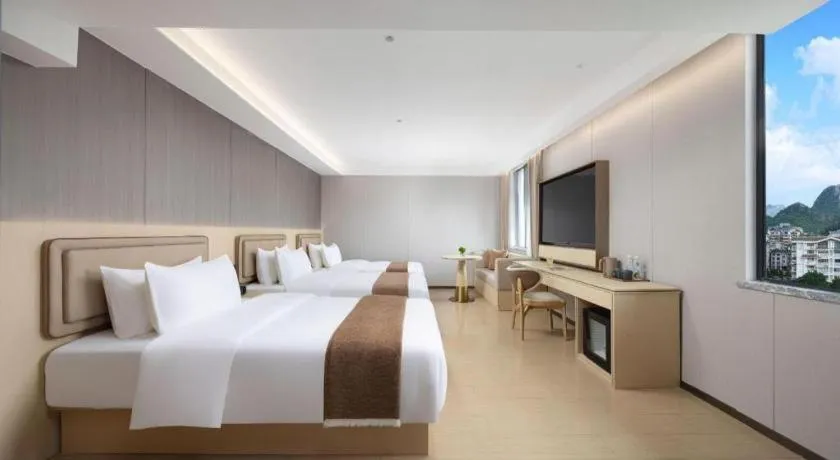 Bed in Immersing Hotel Guilin Two Rivers and Four Lakes Dongxi Alley
