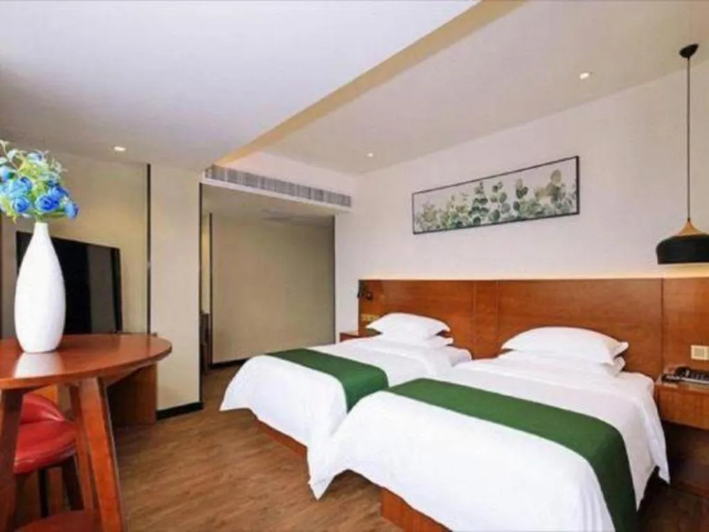 Bed in Immersing Hotel Guilin Two Rivers and Four Lakes Dongxi Alley