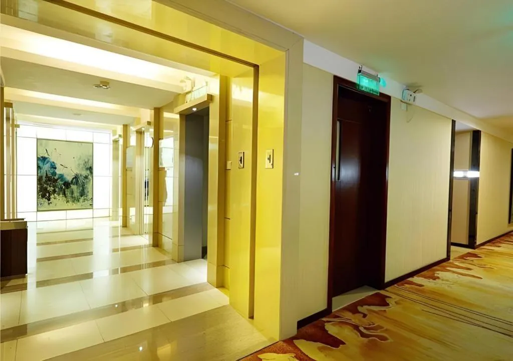 Borrman Hotel Guangzhou Changlong Shiqiao Metro Station