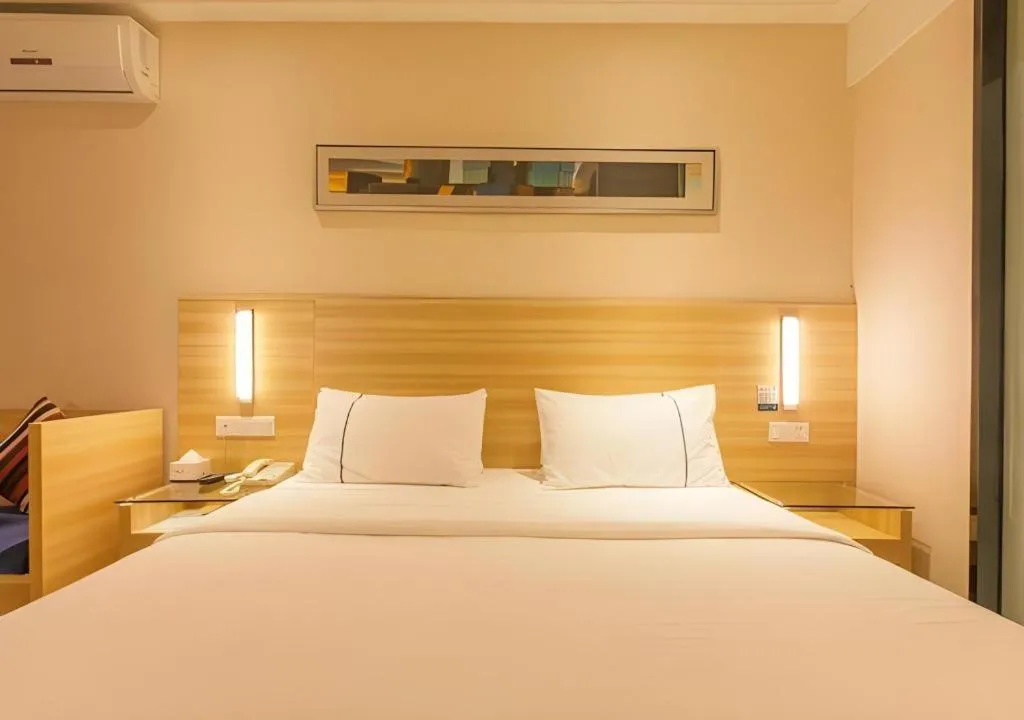 Bed in City Comfort Inn Wuhan Children's Hospital Xianggang Road Metro Station