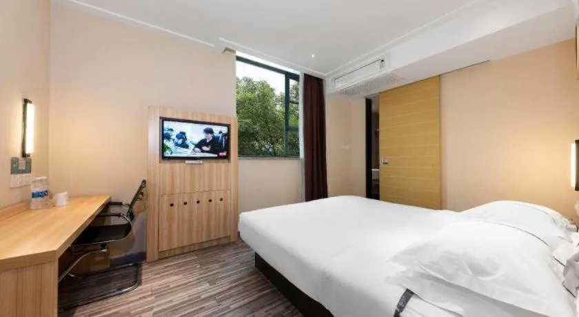 Bed in Jtour Inn Huanggang Hongan Lieshi Lingyuan