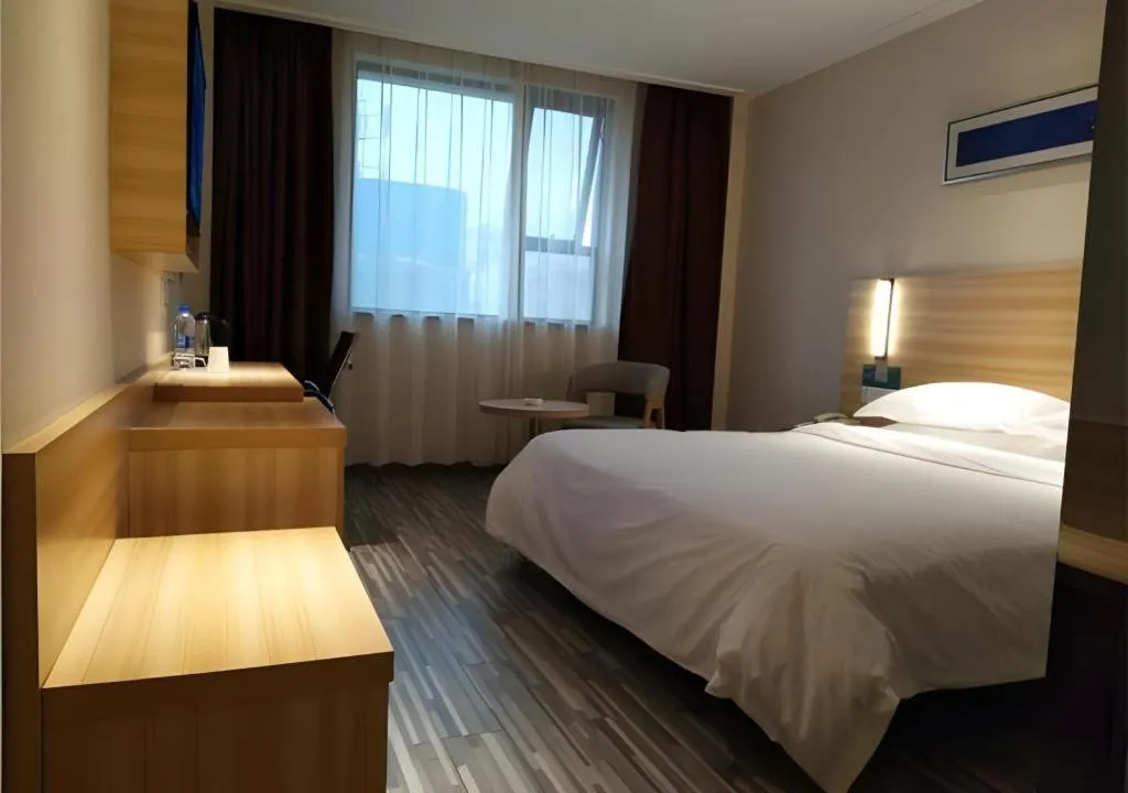 Bed in Jtour Inn Huanggang Hongan Lieshi Lingyuan