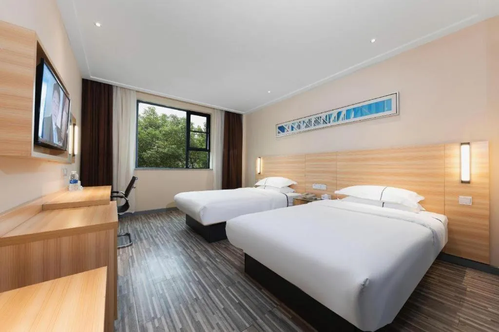 Bed in Jtour Inn Huanggang Hongan Lieshi Lingyuan