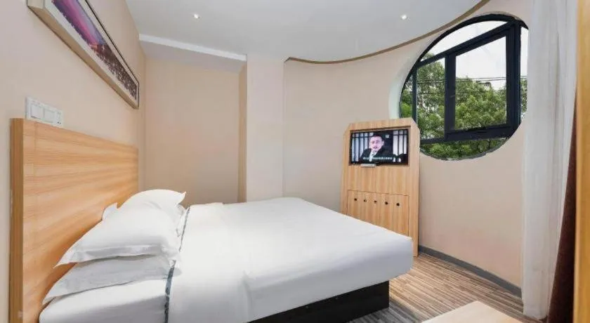 Bed in Jtour Inn Huanggang Hongan Lieshi Lingyuan