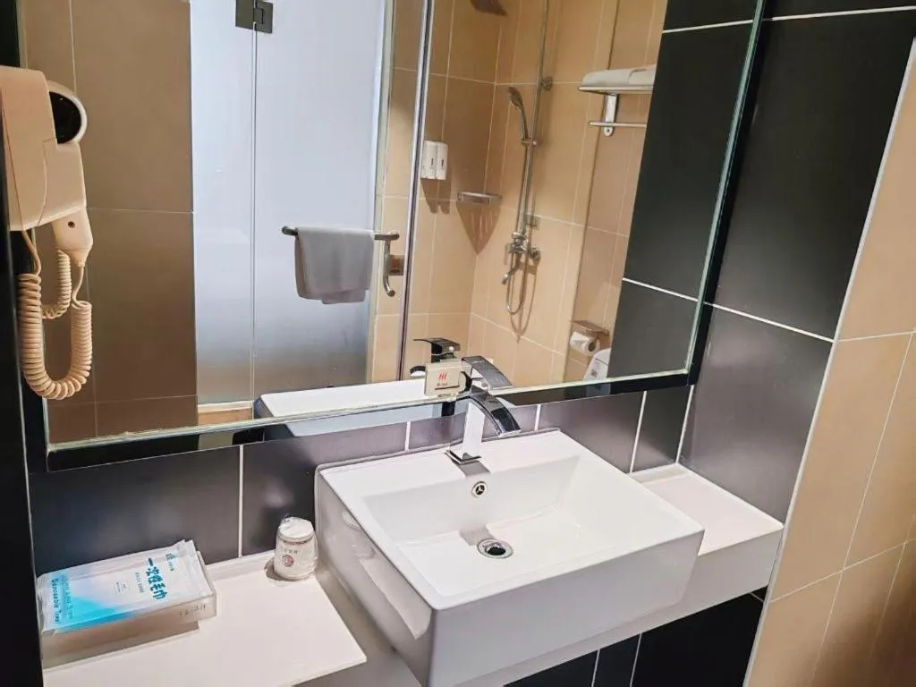 JTOUR Inn Maoming Gaozhou Guabangling Park