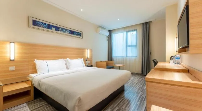 Bed in City Comfort Inn Wuhan East Lake Scenic Area Happy Valley