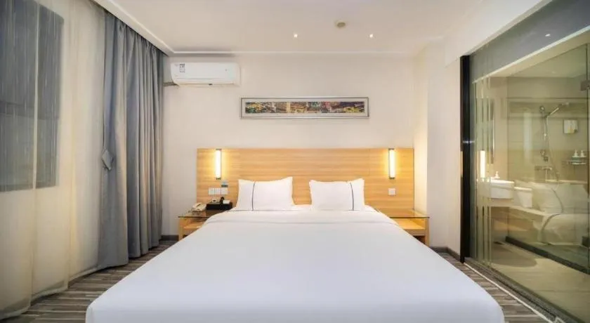 Bed in City Comfort Inn Wuhan East Lake Scenic Area Happy Valley