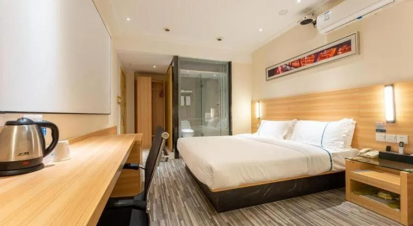 Bed in City Comfort Inn Wuhan East Lake Scenic Area Happy Valley