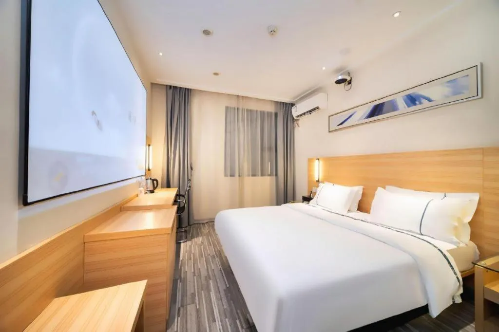 Bed in City Comfort Inn Wuhan East Lake Scenic Area Happy Valley