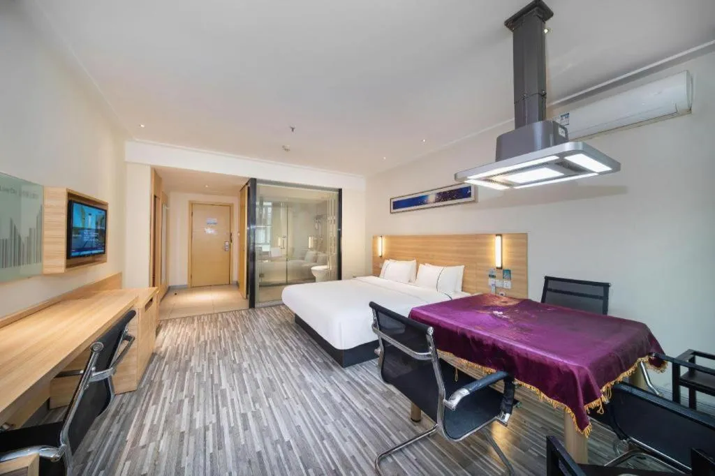 Bed in City Comfort Inn Wuhan East Lake Scenic Area Happy Valley