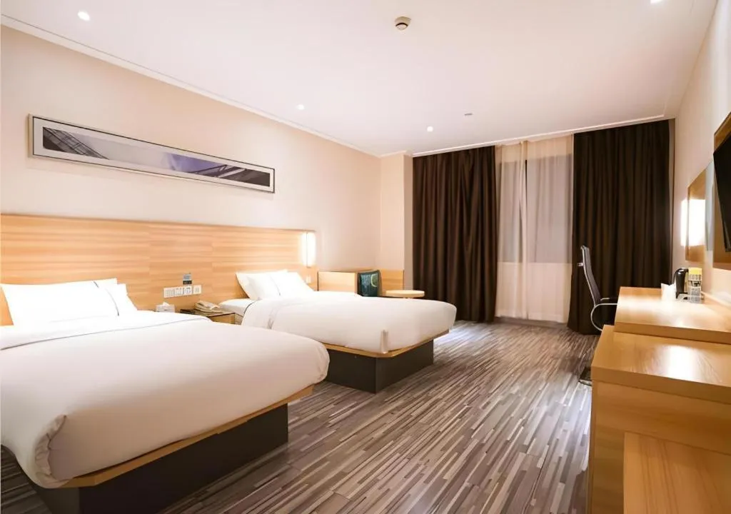 Bed in City Comfort Inn Wuhan East Lake Scenic Area Happy Valley