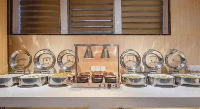 Borrman Hotel Fangchenggang High-speed Railway North Station Crystal International