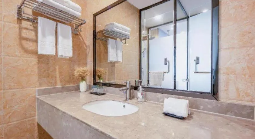 Borrman Hotel Fangchenggang High-speed Railway North Station Crystal International