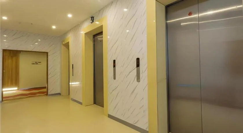 Borrman Hotel Fangchenggang High-speed Railway North Station Crystal International