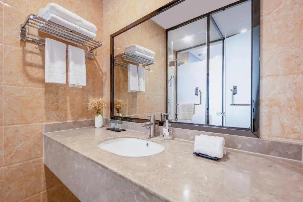 Borrman Hotel Fangchenggang High-speed Railway North Station Crystal International