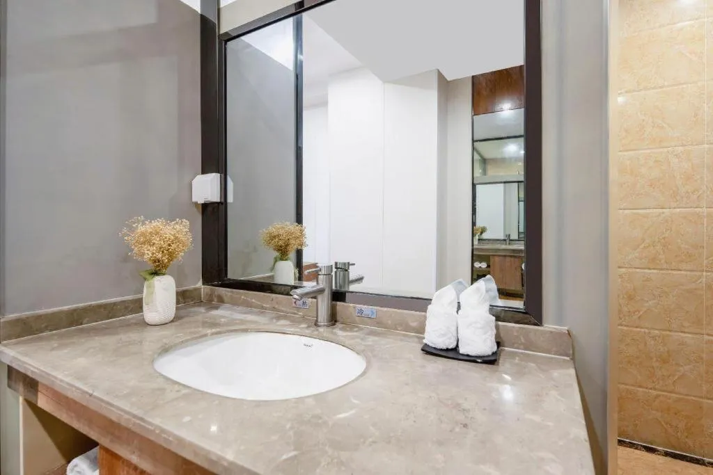 Borrman Hotel Fangchenggang High-speed Railway North Station Crystal International