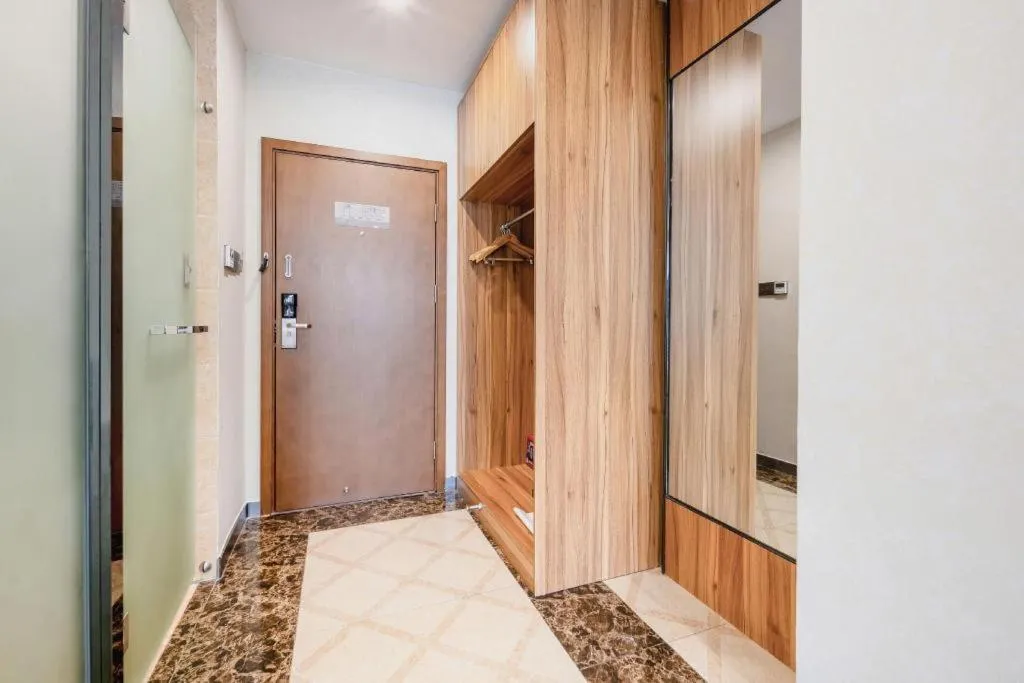 Borrman Hotel Fangchenggang High-speed Railway North Station Crystal International