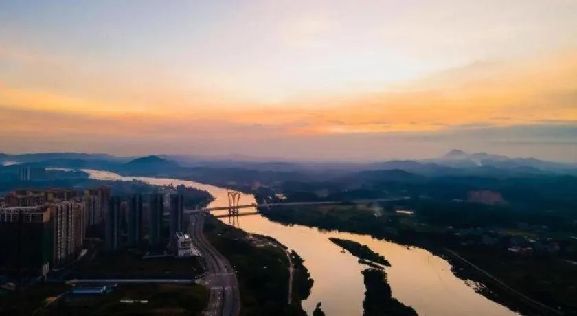 Borrman Hotel Fangchenggang High-speed Railway North Station Crystal International