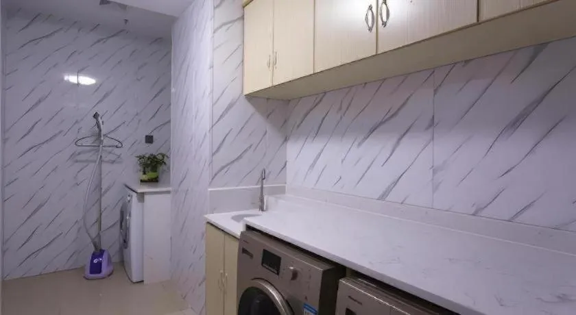 Borrman Hotel Fangchenggang High-speed Railway North Station Crystal International