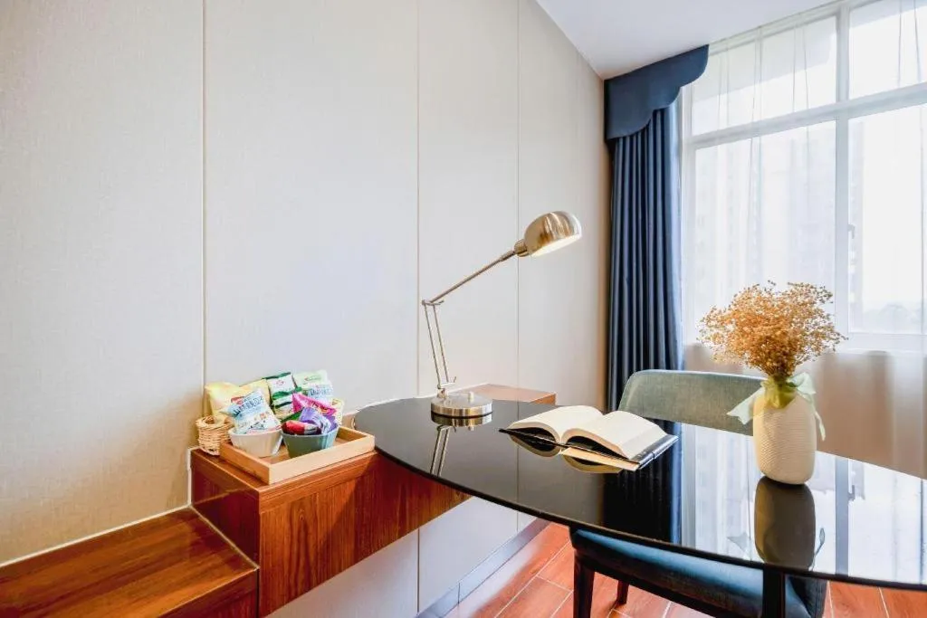 Borrman Hotel Fangchenggang High-speed Railway North Station Crystal International