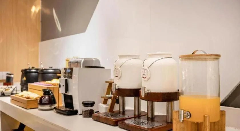 Borrman Hotel Fangchenggang High-speed Railway North Station Crystal International