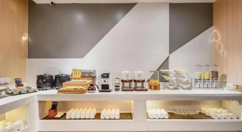 Borrman Hotel Fangchenggang High-speed Railway North Station Crystal International