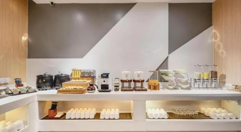 Borrman Hotel Fangchenggang High-speed Railway North Station Crystal International