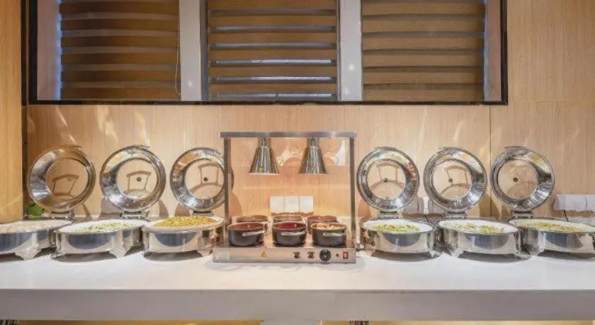 Borrman Hotel Fangchenggang High-speed Railway North Station Crystal International