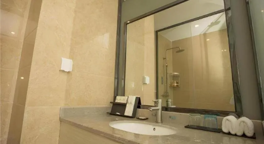 Borrman Hotel Fangchenggang High-speed Railway North Station Crystal International