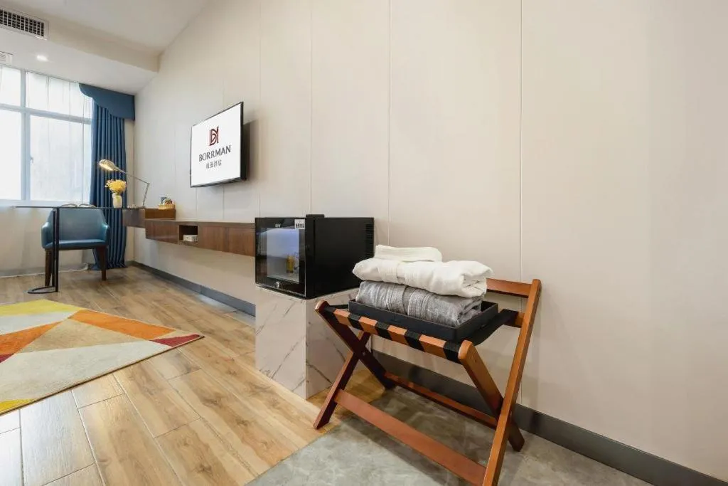 Borrman Hotel Fangchenggang High-speed Railway North Station Crystal International