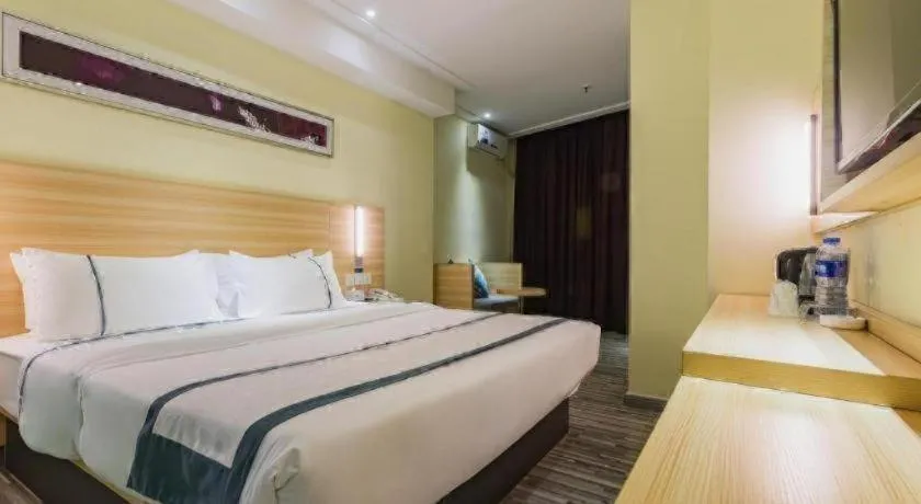 Bed in City Comfort Inn Guangzhou Tianhetang Xiajunjing Garden