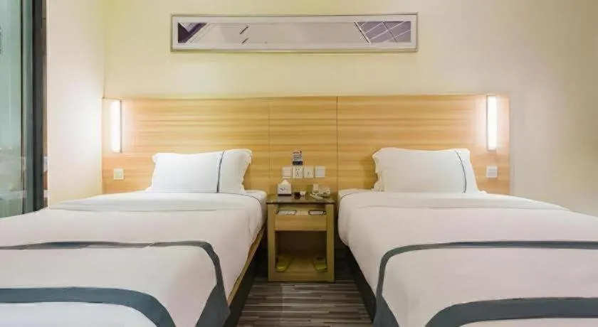 Bed in City Comfort Inn Guangzhou Tianhetang Xiajunjing Garden