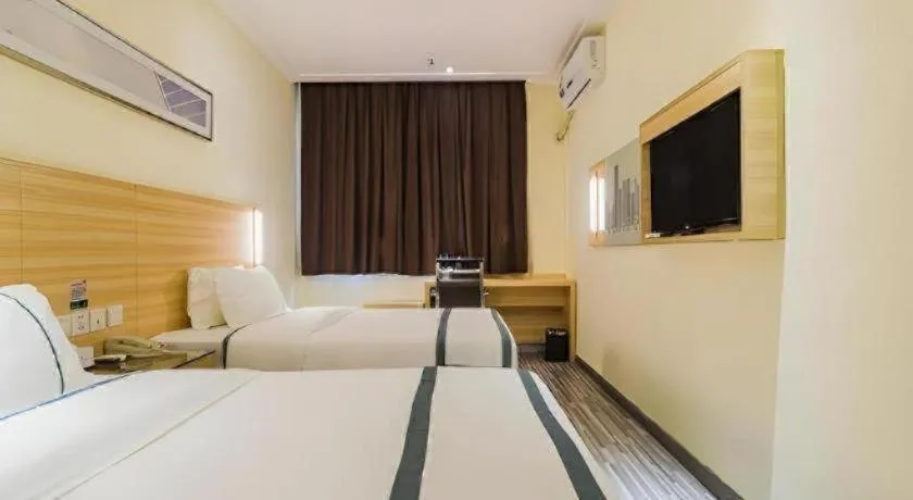 Bed in City Comfort Inn Guangzhou Tianhetang Xiajunjing Garden