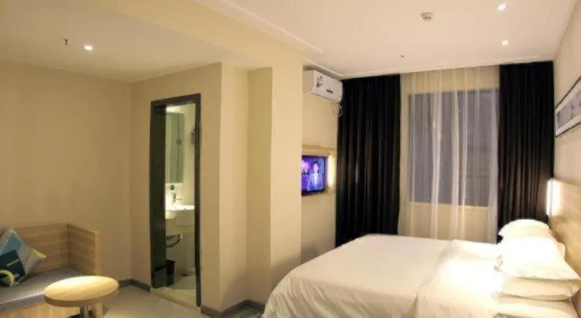 Bed in City Comfort Inn Guangzhou Tianhetang Xiajunjing Garden