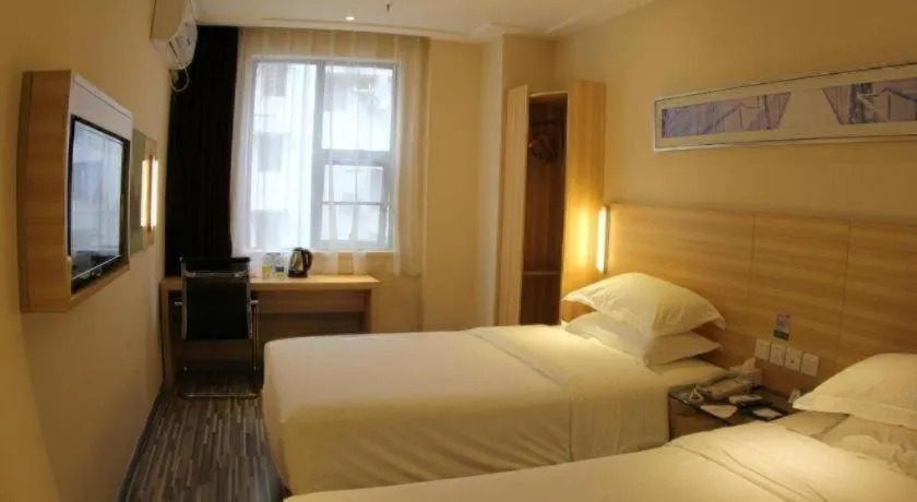 Bed in City Comfort Inn Guangzhou Tianhetang Xiajunjing Garden