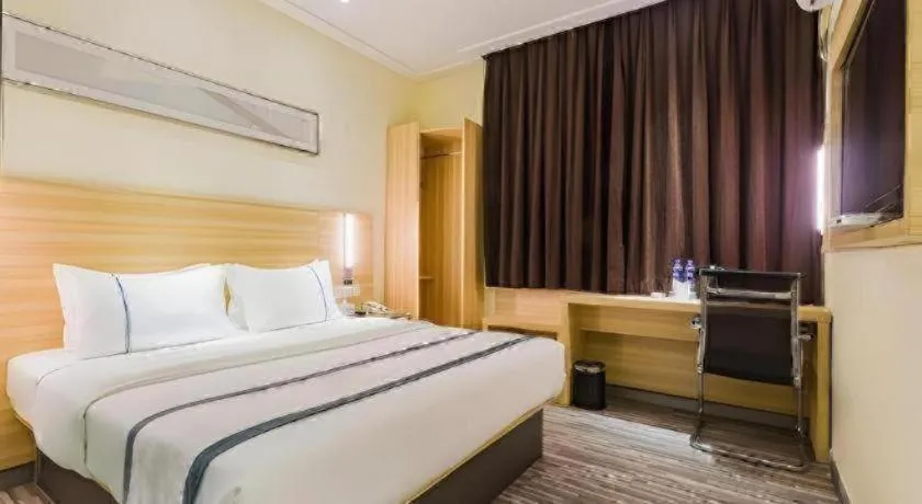 Bed in City Comfort Inn Guangzhou Tianhetang Xiajunjing Garden